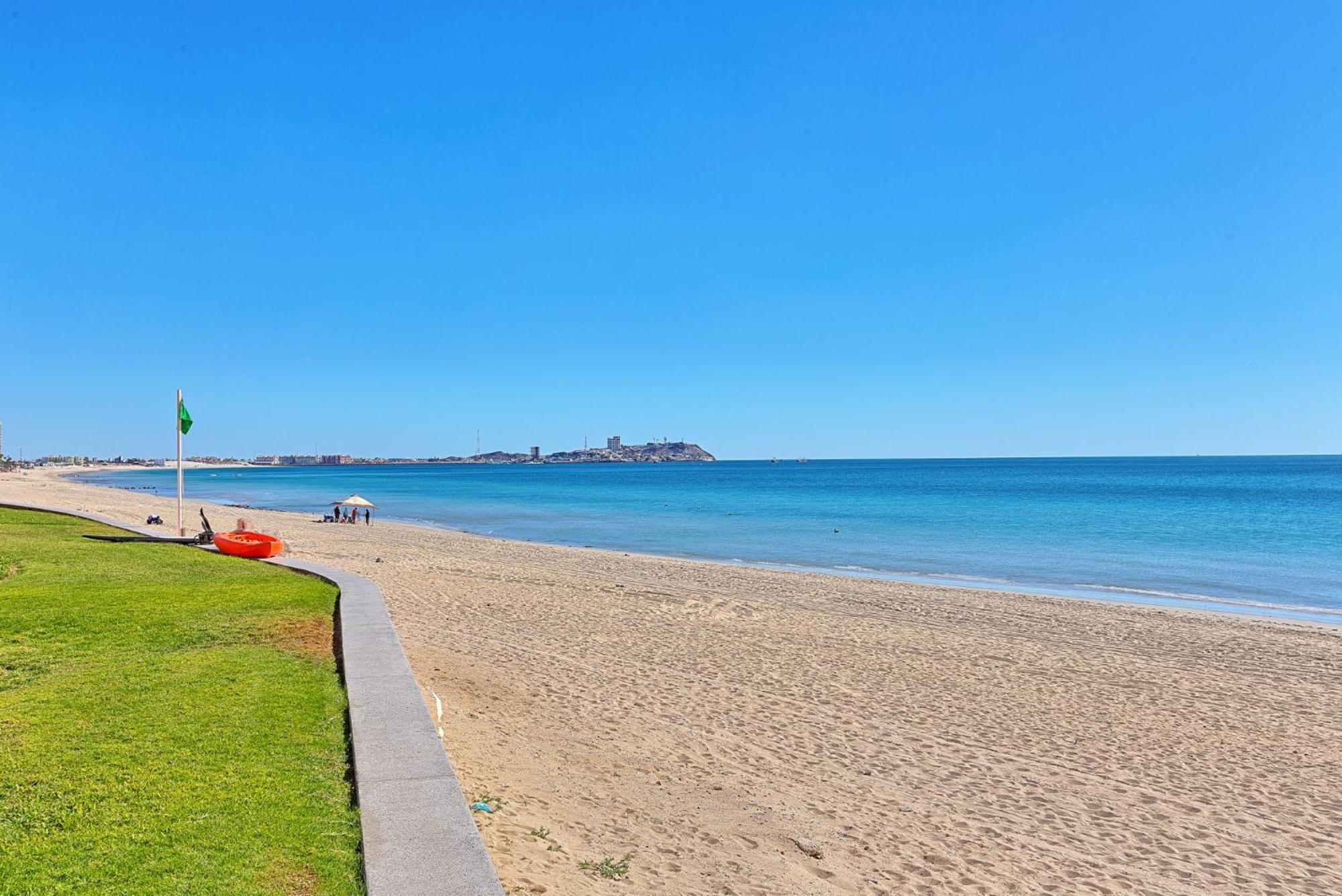 Right On The Beach! Ocean Front 2 Story Penthouse Rocky Point Exterior photo
